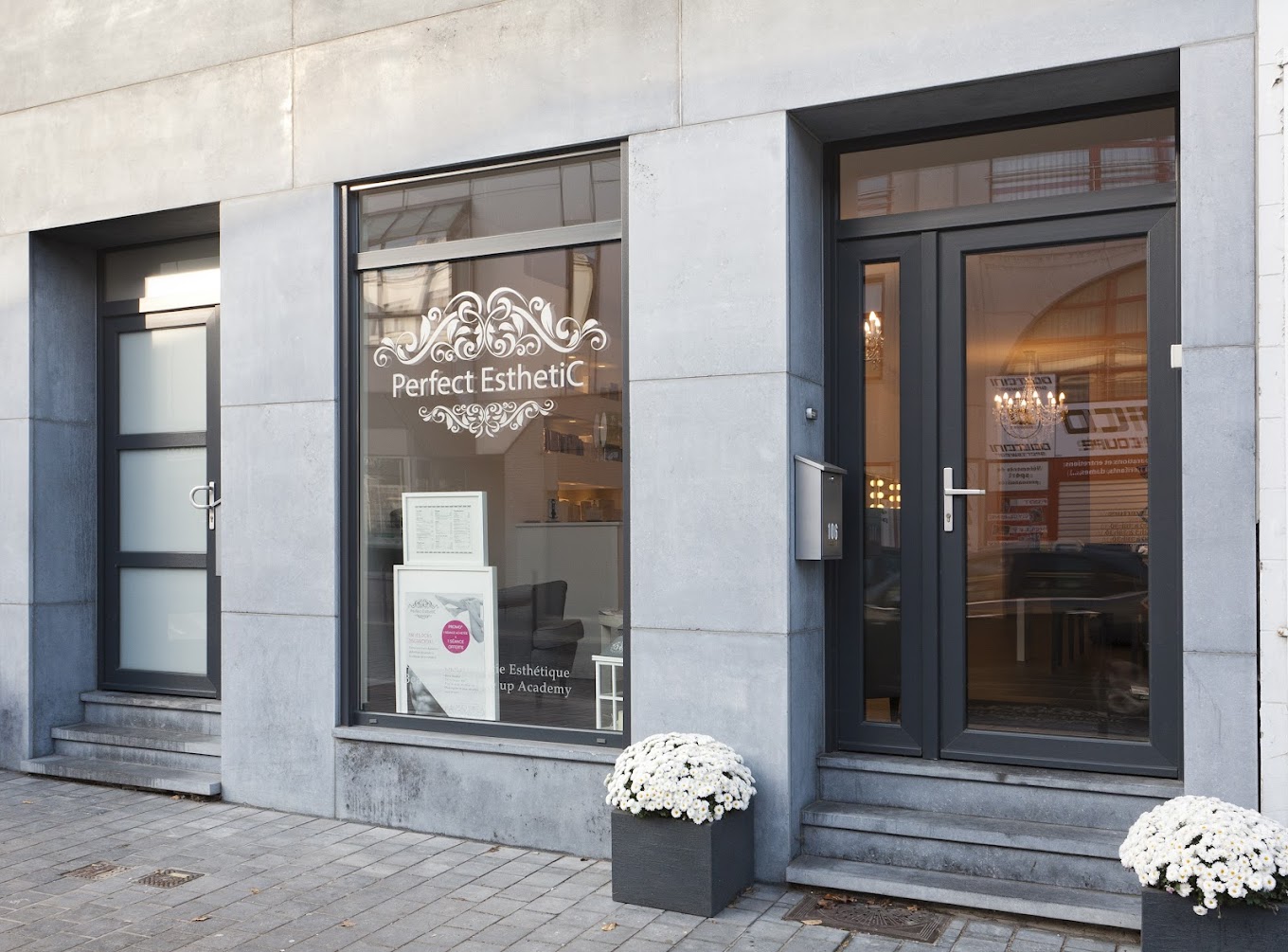 Entrée du Centre Perfect Esthetic, rue des Alliés 106 à Frameries